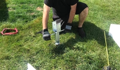 U modelová skrutka pre poštovú schránku